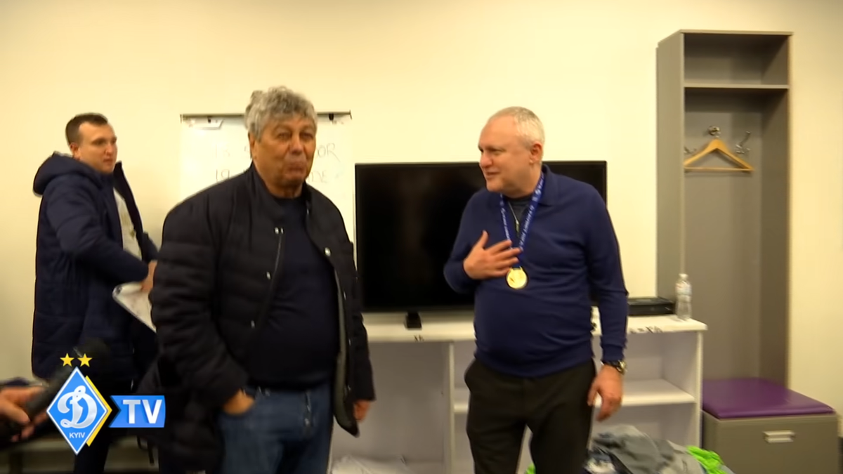 Mircea Lucescu, așa cum nu l-ați mai văzut! A fost aruncat în sus și udat cu șampanie în vestiar