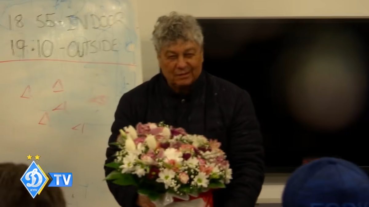 Mircea Lucescu, așa cum nu l-ați mai văzut! A fost aruncat în sus și udat cu șampanie în vestiar