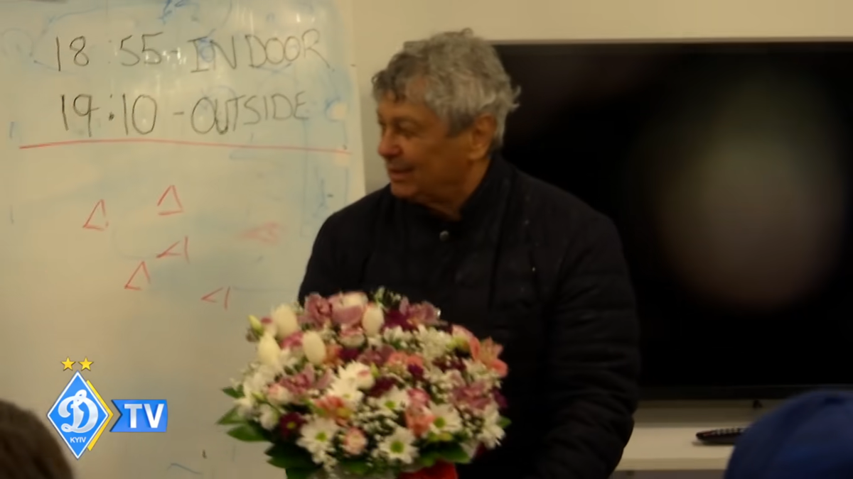 Mircea Lucescu, așa cum nu l-ați mai văzut! A fost aruncat în sus și udat cu șampanie în vestiar
