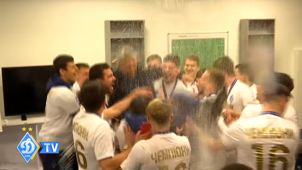 FOTO Mircea Lucescu a ieșit campion cu Dinamo Kiev. Imagini din vestiar