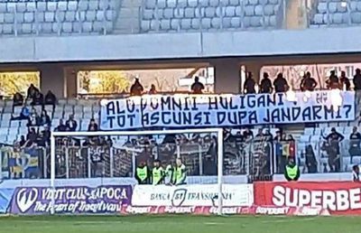 Niciun meci fără incidente! Jandarmii au intervenit în forță la derby-ul U Cluj - Petrolul