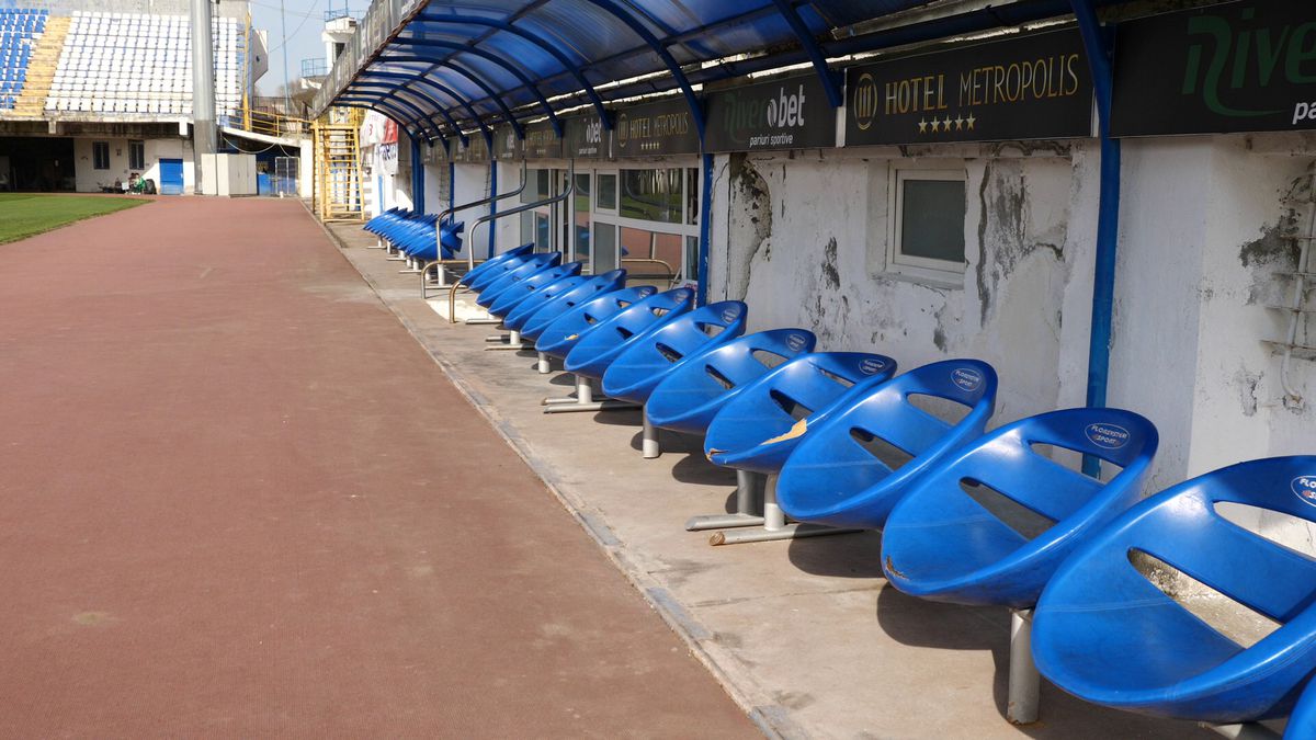 Centenarul „Vampirilor” în paragină și mediocritate » Așa arată astăzi stadionul pe care tremurau granzii: mâncat de mucegai, cu pereți scorojiți și geamuri sparte