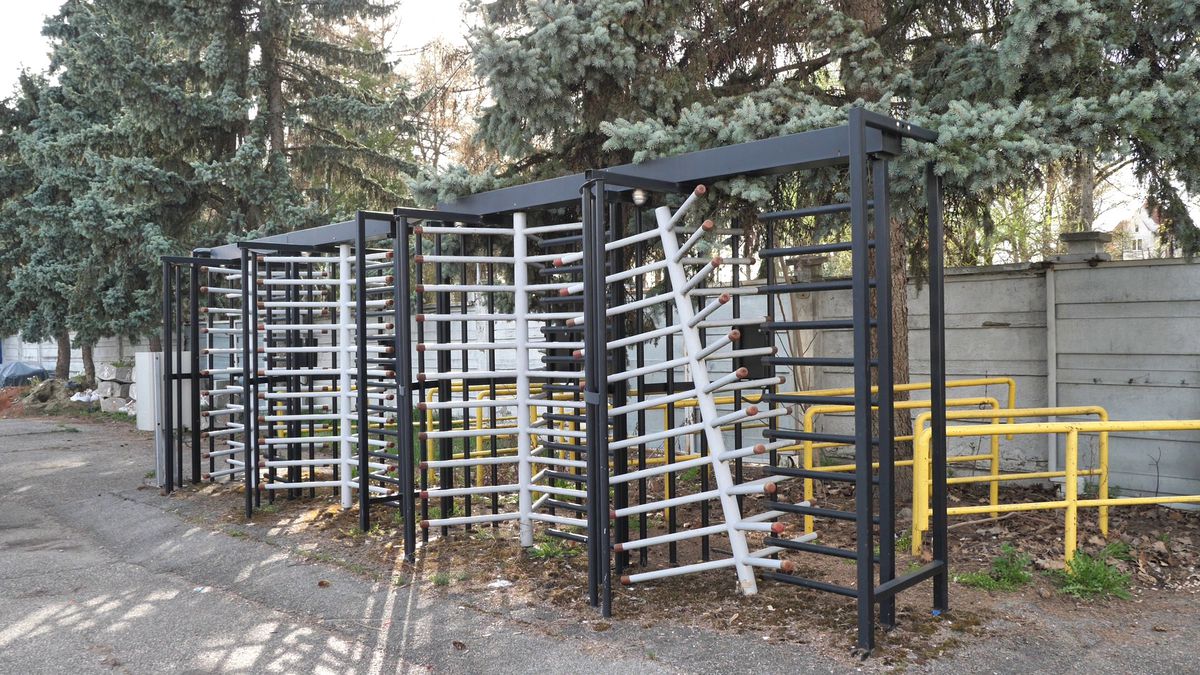 Centenarul „Vampirilor” în paragină și mediocritate » Așa arată astăzi stadionul pe care tremurau granzii: mâncat de mucegai, cu pereți scorojiți și geamuri sparte