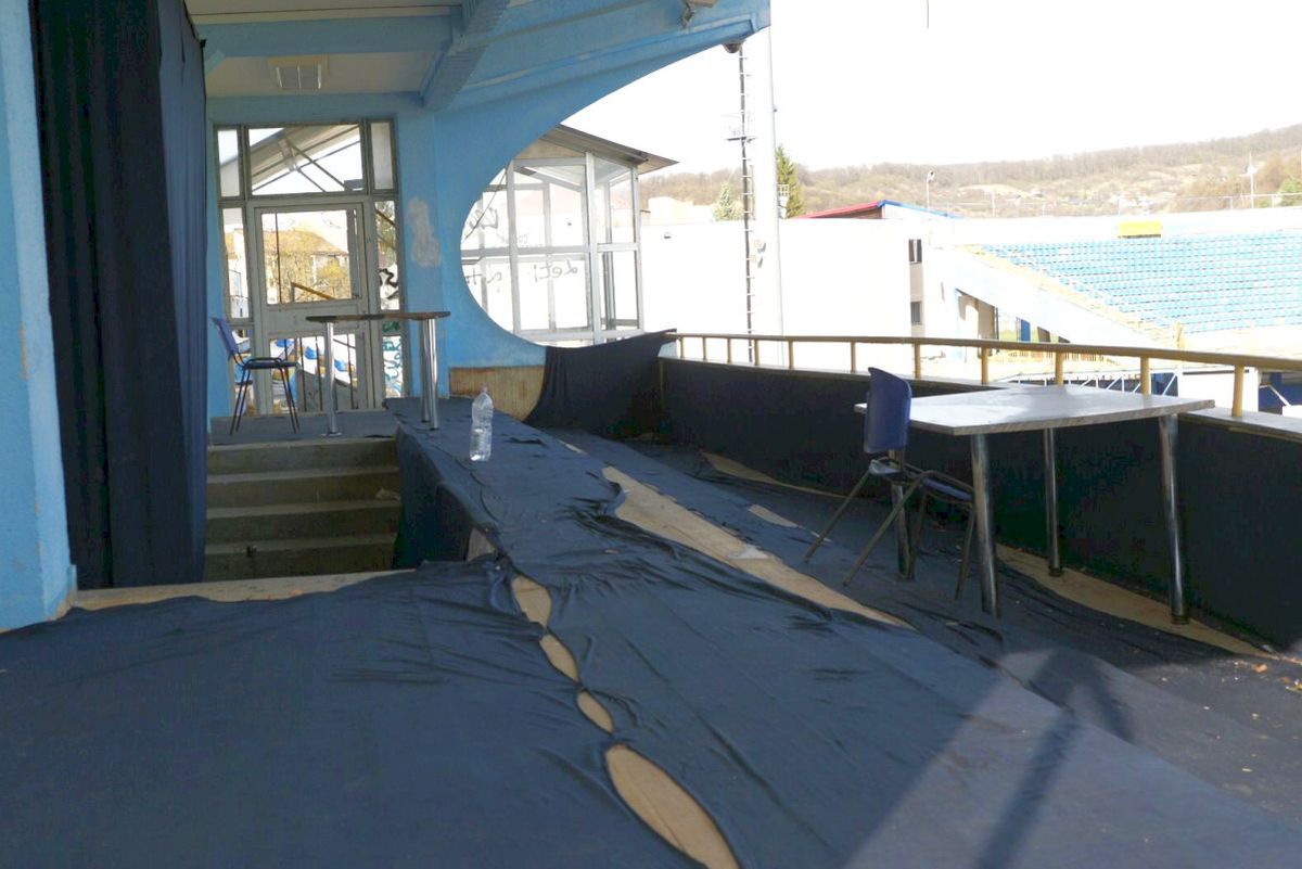 Centenarul „Vampirilor” în paragină și mediocritate » Așa arată astăzi stadionul pe care tremurau granzii: mâncat de mucegai, cu pereți scorojiți și geamuri sparte