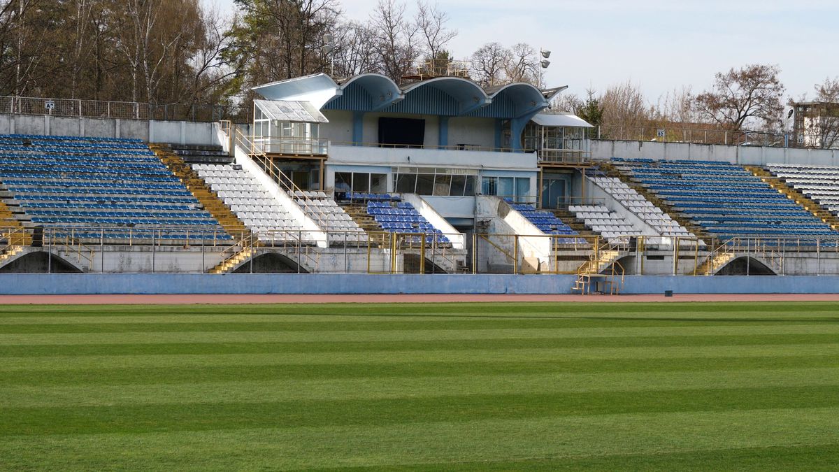 Centenarul „Vampirilor” în paragină și mediocritate » Așa arată astăzi stadionul pe care tremurau granzii: mâncat de mucegai, cu pereți scorojiți și geamuri sparte