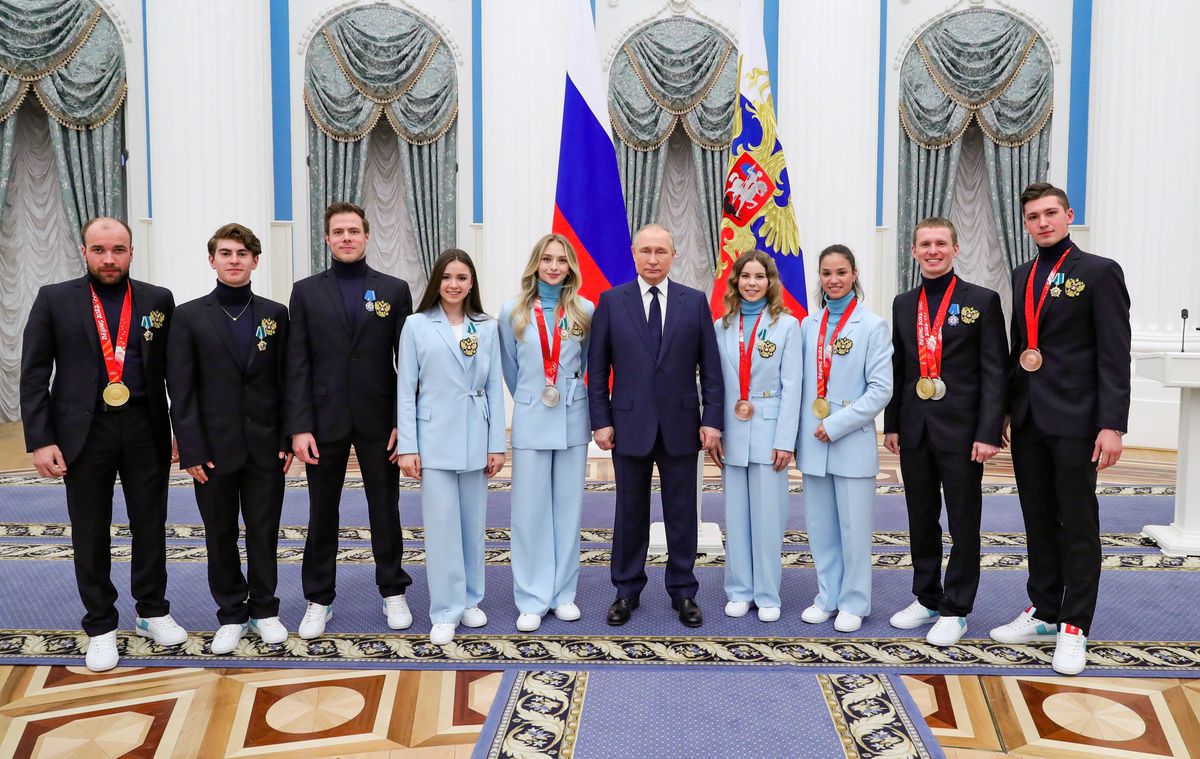 Campionii olimpici ai Rusiei, primiți azi de Putin doar după „o carantină obligatorie” » Imagini și detalii din spatele ușilor închise de la Kremlin