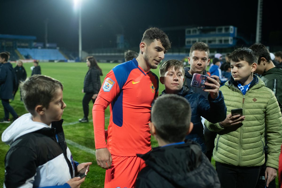 Cum au sărbătorit jucătorii de la FCSB victoria cu Farul