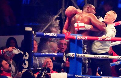 Whyte acuză că Fury l-a învins cu o manevră neregulamentară: „Groaznică decizia arbitrului, vreau revanșa!”