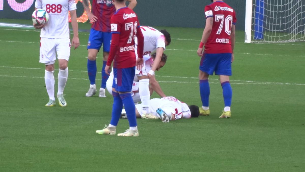 FOTO Accidentare Dani Iglesias în CSA Steaua - Dinamo