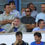 Adrian Păunescu, în tribună la meciul Craiovei