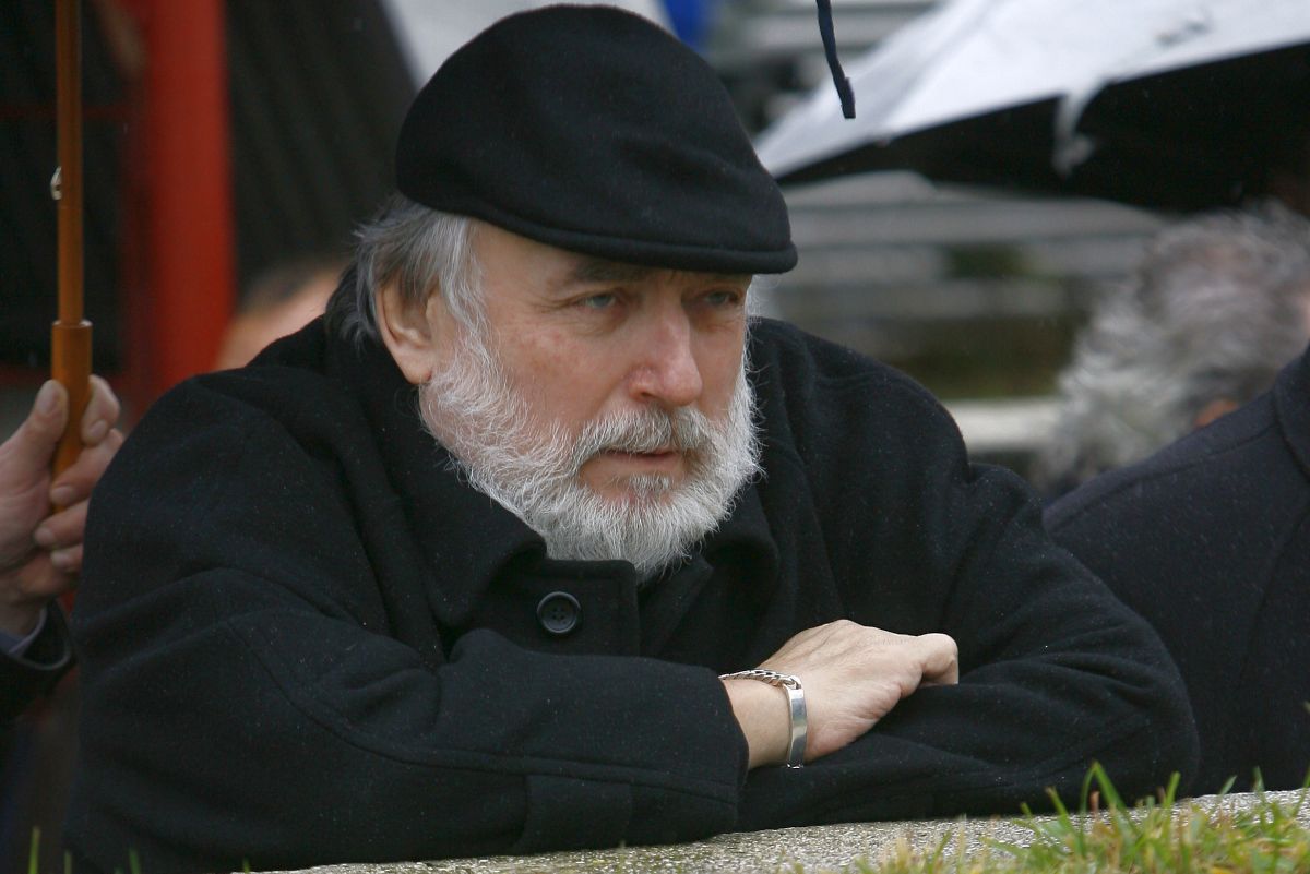 S-a aflat după 5 decenii » Adrian Păunescu a compus imnul Rapidului, apoi pe cel al Craiovei Maxima, dar în suflet era roș-albastru: „Steaua este iubirea mea!"