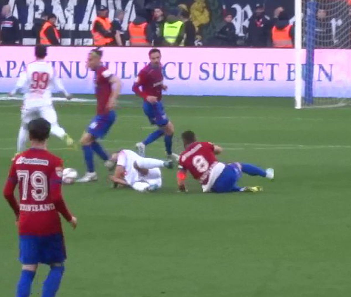 FOTO Accidentare Dani Iglesias în CSA Steaua - Dinamo