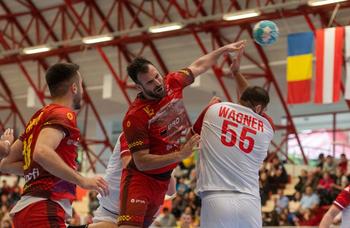 Uluială și nervi în Ucraina - România » Tărâță a luat „ROȘU” pentru o infracțiune atipică și l-a scos din sărite pe Xavi Pascual. Cum a reacționat handbalistul Stelei