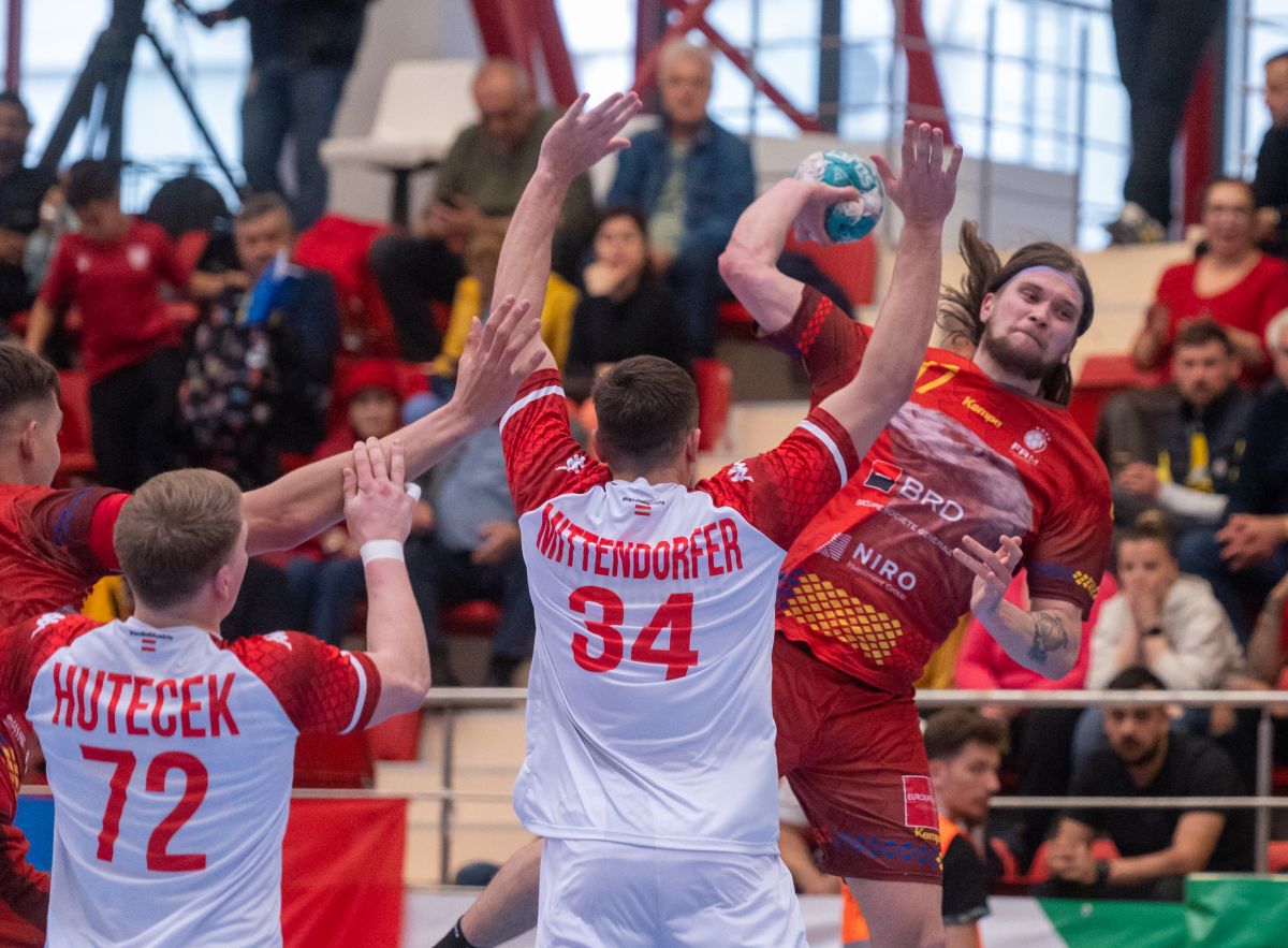 Uluială și nervi în Ucraina - România » Tărâță a luat „ROȘU” pentru o infracțiune atipică și l-a scos din sărite pe Xavi Pascual. Cum a reacționat handbalistul Stelei