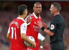 Fanii lui Arsenal sunt convinși că arbitrul le va aduce noroc în meciul pentru titlu cu City » Dar ar putea avea o surpriză