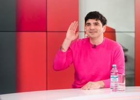 Actorul Alex Bogdan a jucat Hamlet, Richard al III-lea, dar a scris istorie în sportul românesc: „Recordul meu național la octatlon e în picioare de 22 de ani!”