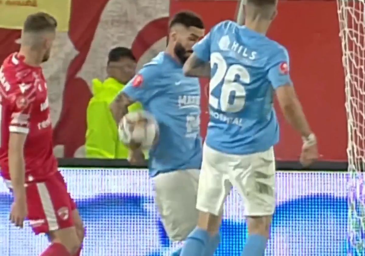 Penalty anulat în Dinamo - FC Voluntari