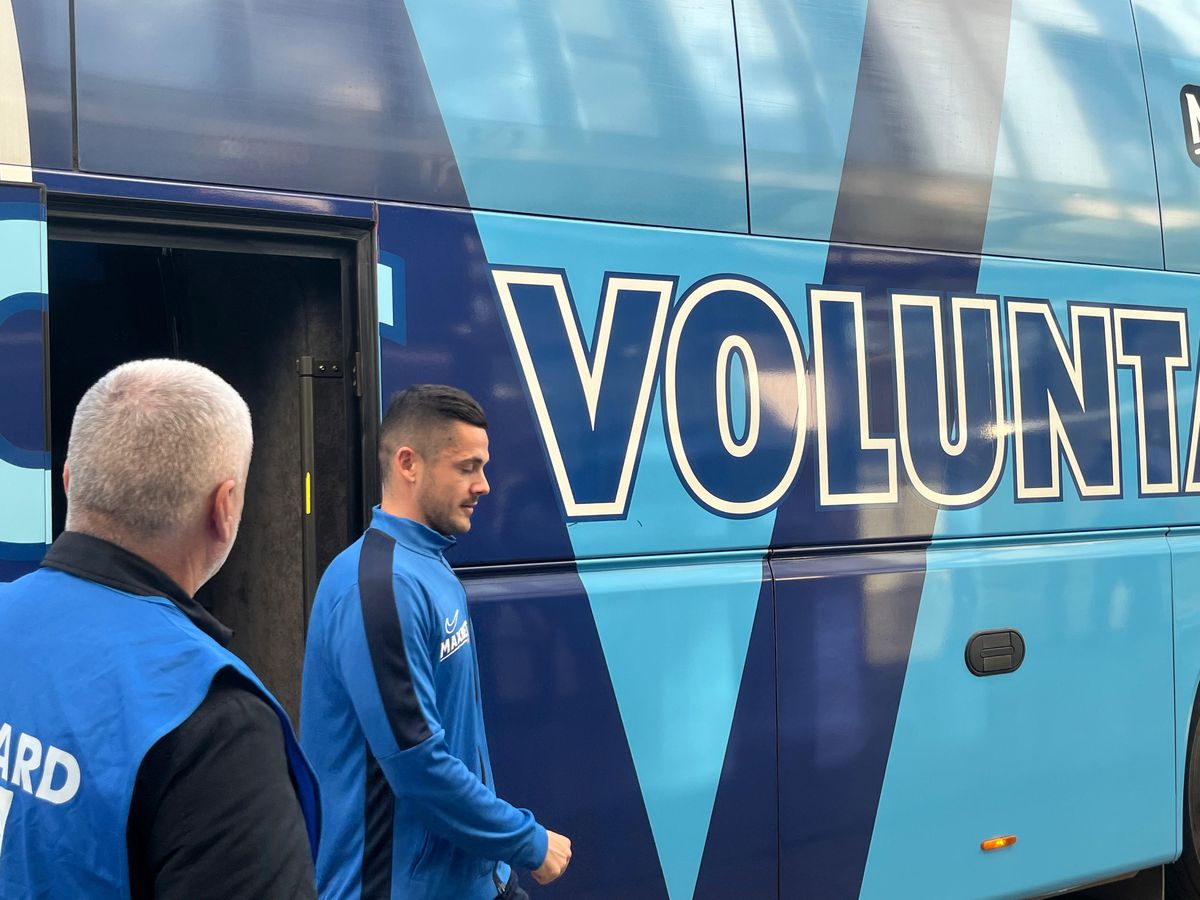 Înainte de Dinamo - Voluntari