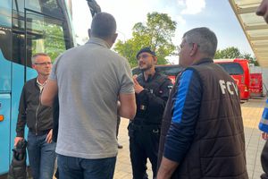 Nervi întinși la maxim înainte de Voluntari - Dinamo » S-au certat dintr-un motiv ridicol! Jandarmii dau vina pe organizatori