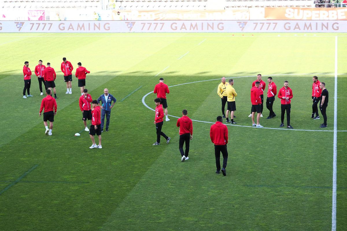 Înainte de Dinamo - Voluntari