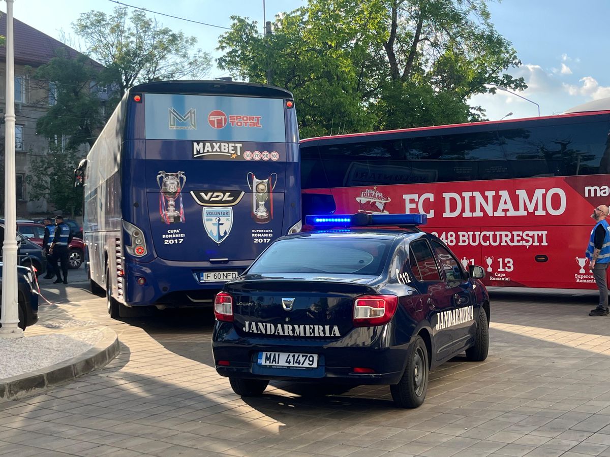 Nervi întinși la maxim înainte de Dinamo - FC Voluntari. Autocarul ilfovenilor nu a avut unde parca