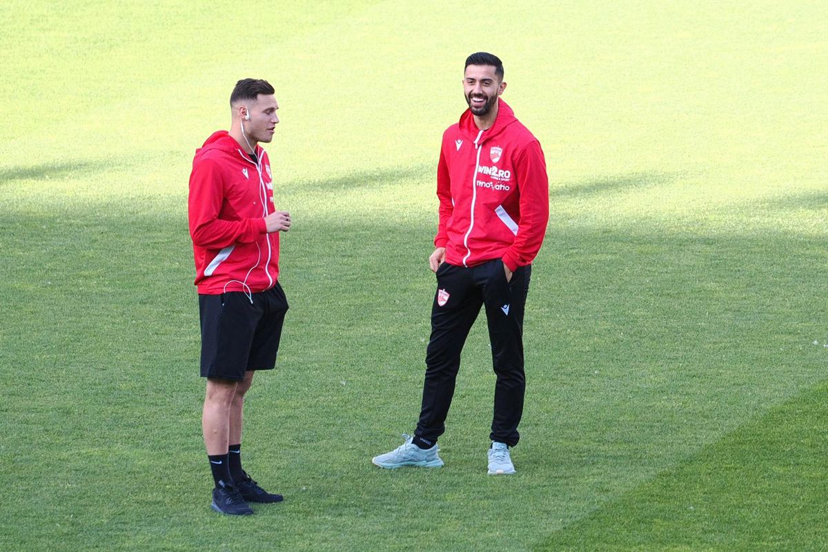 Înainte de Dinamo - Voluntari