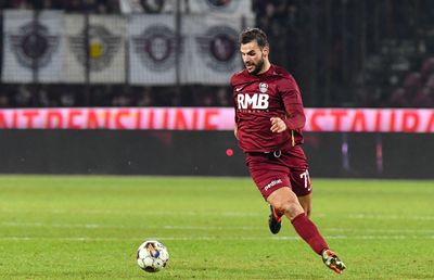 Se amuză pe seama lui Tachtsidis: „Bea bine, cântă grecește perfect”