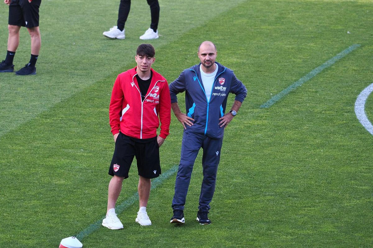 Înainte de Dinamo - Voluntari