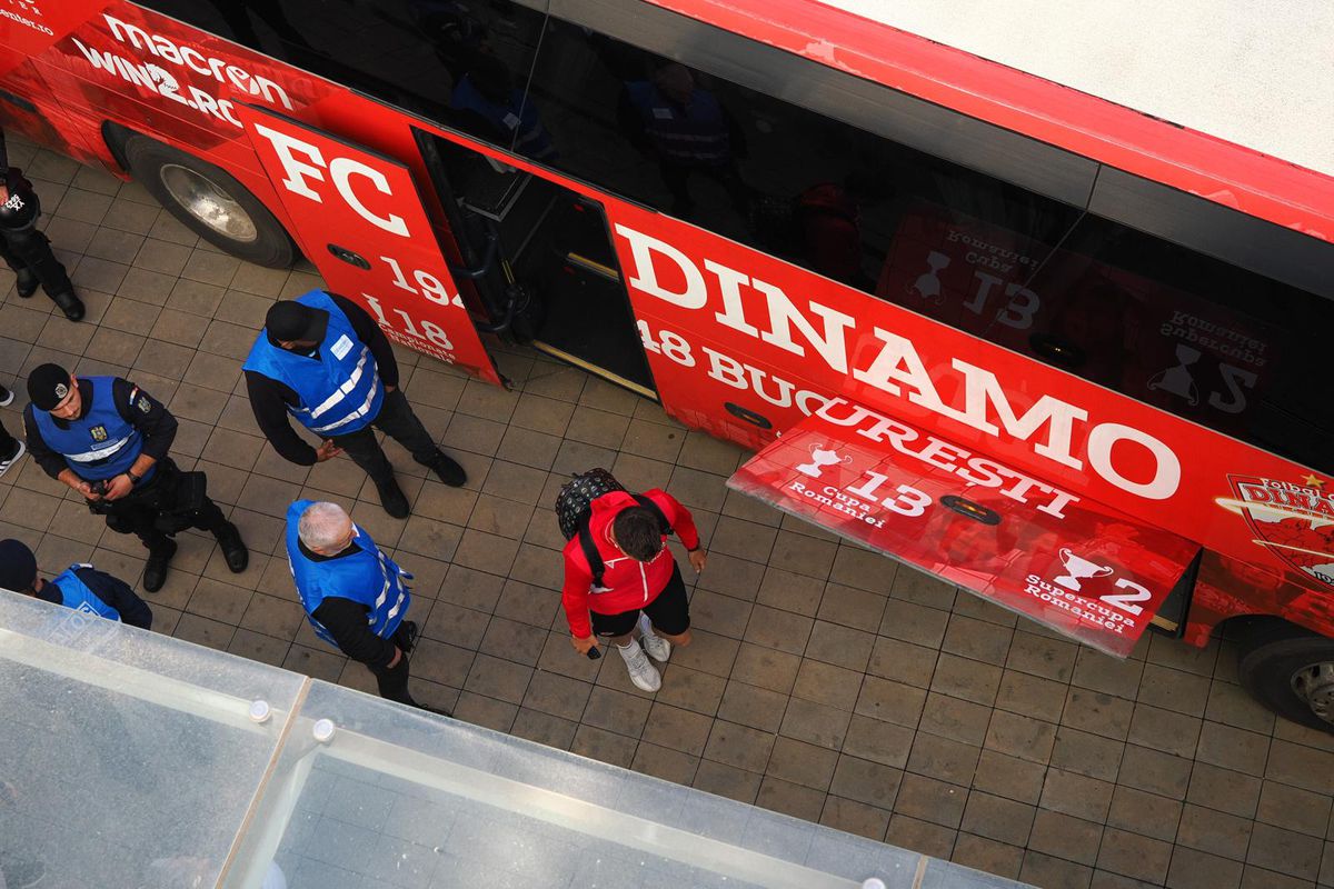 Înainte de Dinamo - Voluntari
