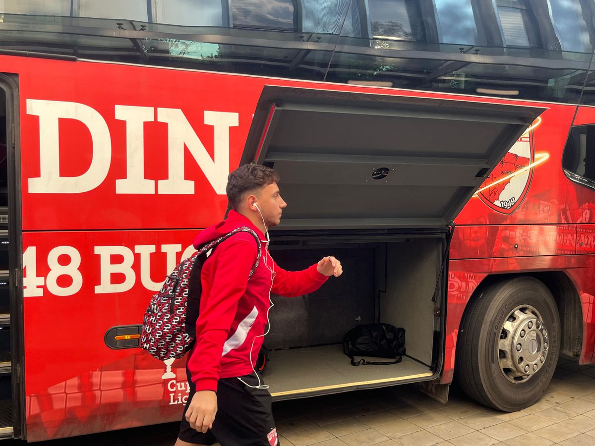 Înainte de Dinamo - Voluntari