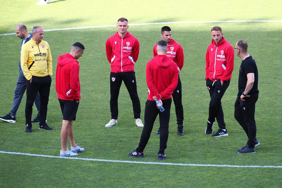 Înainte de Dinamo - Voluntari