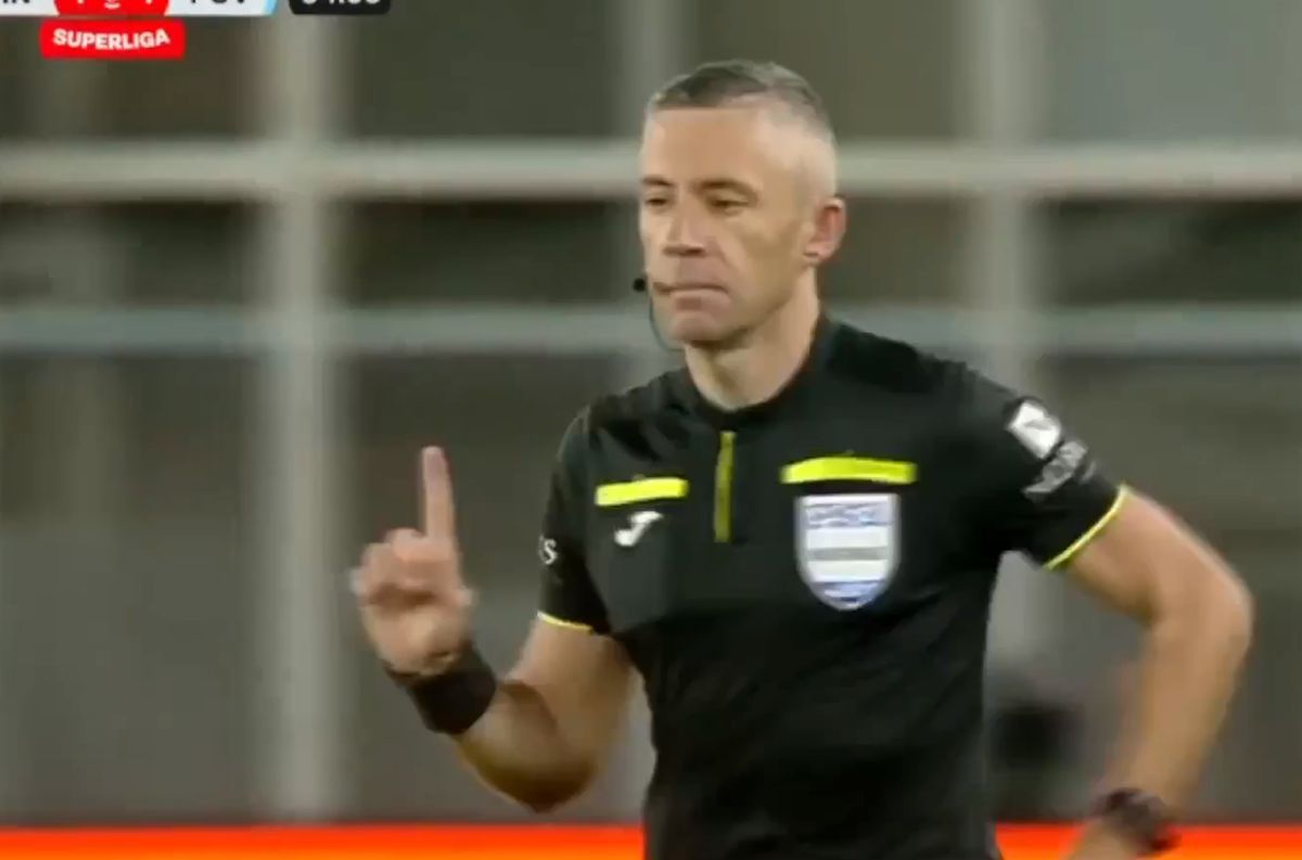 Penalty anulat în Dinamo - FC Voluntari