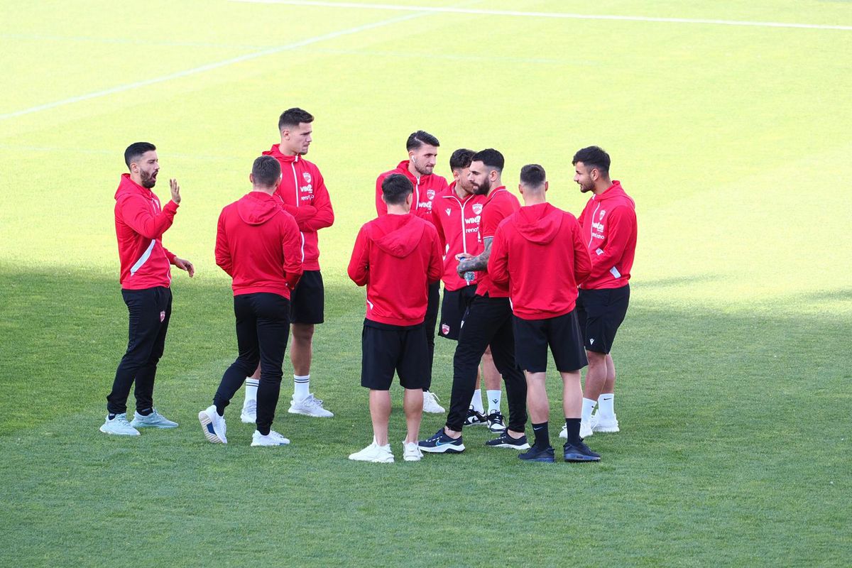 Înainte de Dinamo - Voluntari