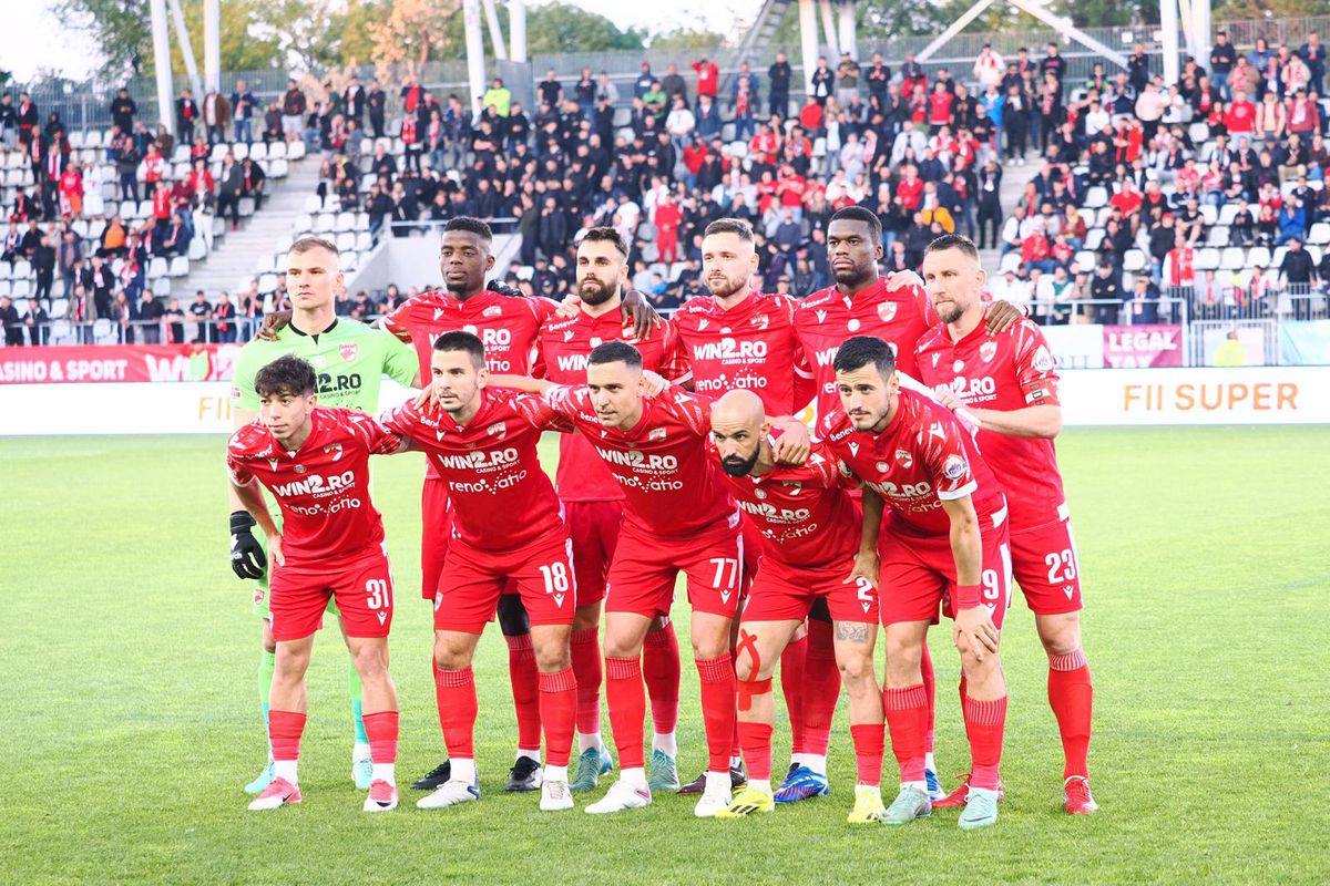 Fostul jucător și antrenor al lui Dinamo îi „desființează” pe stoperii „câinilor”: „Ce fundaşi centrali sunt ăştia!?”