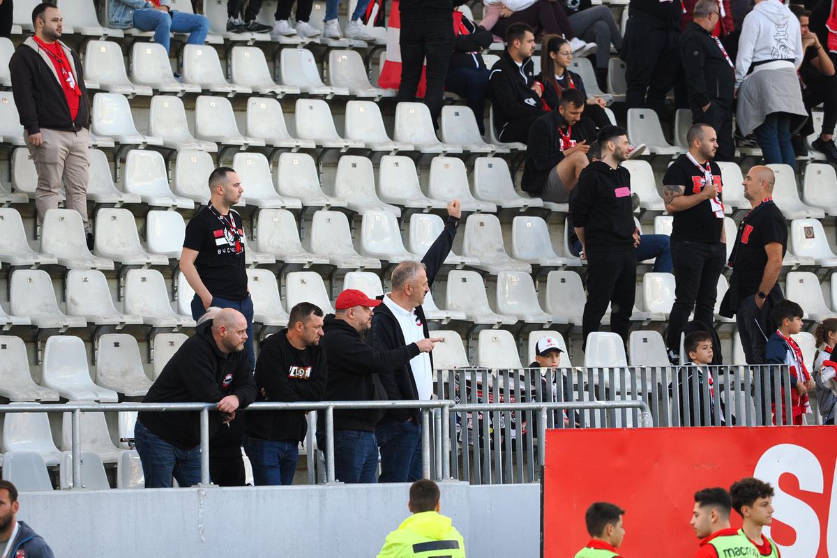 Înainte de Dinamo - Voluntari