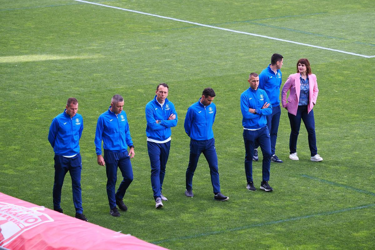 Înainte de Dinamo - Voluntari