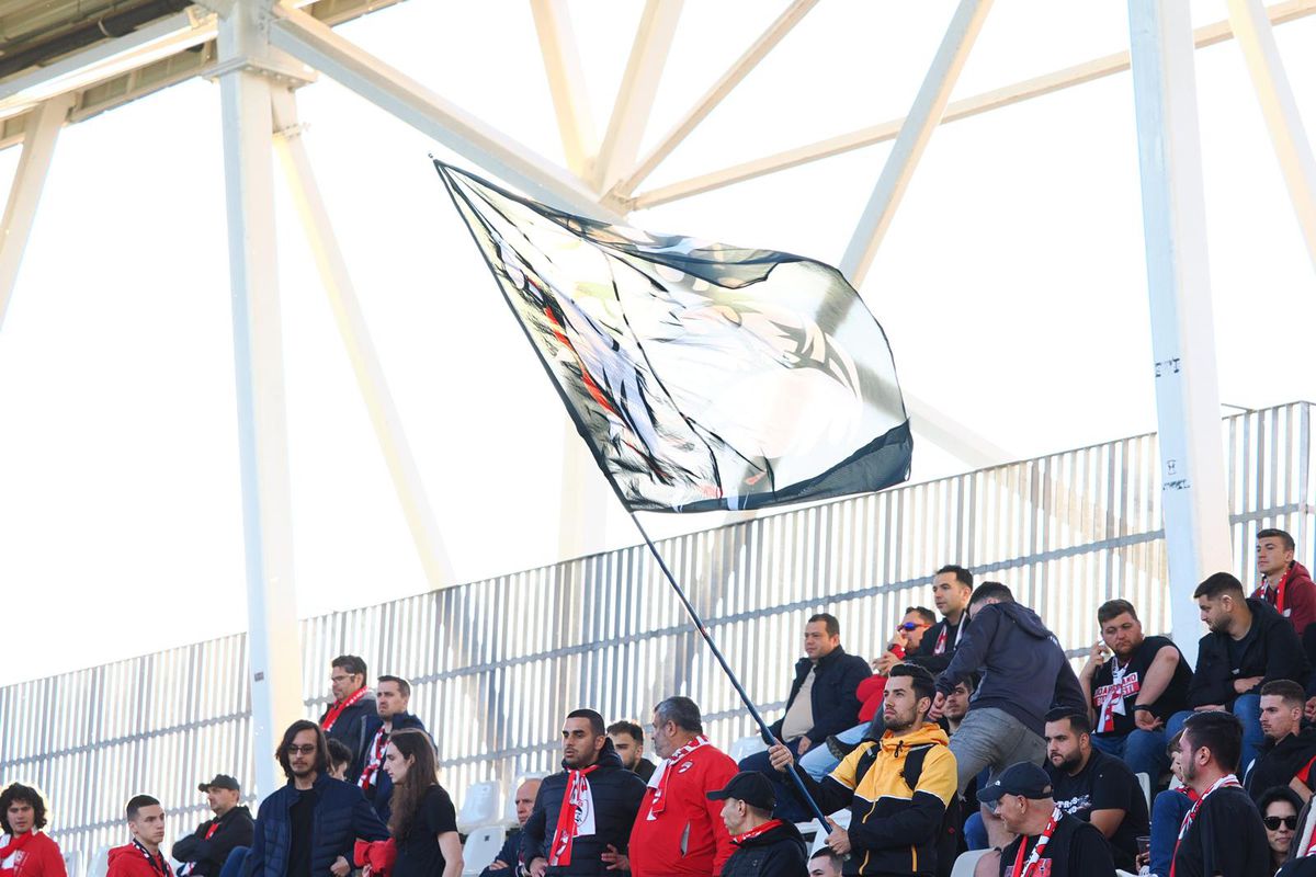 Înainte de Dinamo - Voluntari