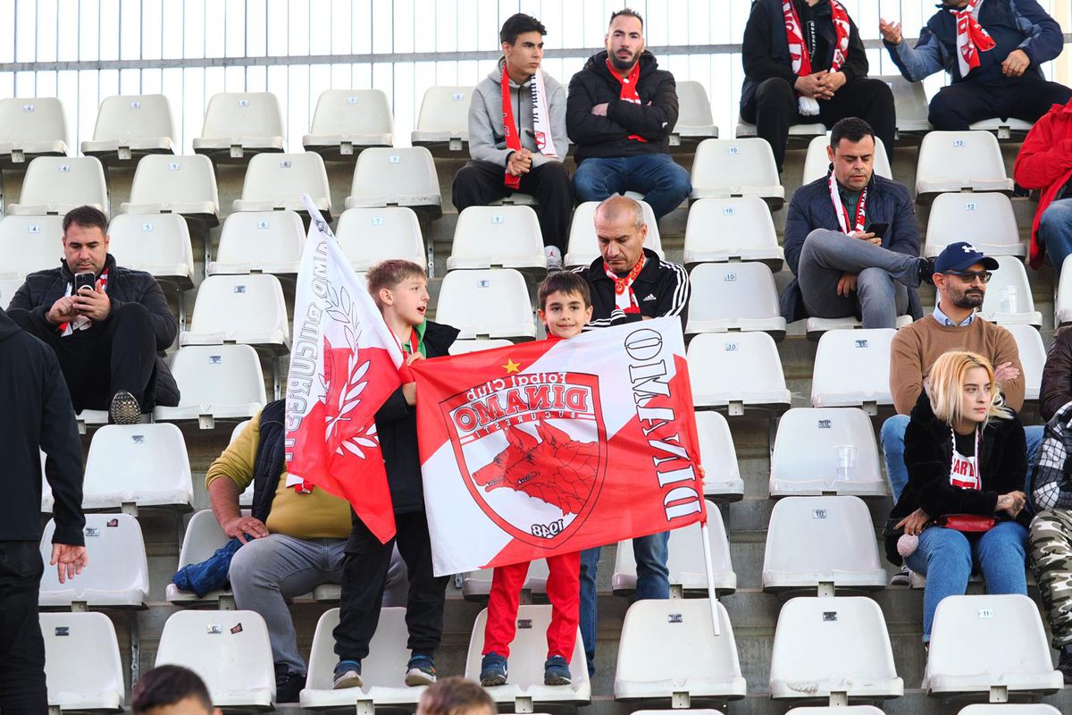 Înainte de Dinamo - Voluntari