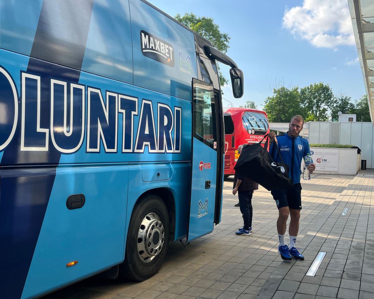 Înainte de Dinamo - Voluntari