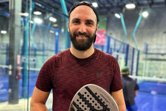 Gonzalo Higuain a dat mingea de fotbal pe paleta de padel
