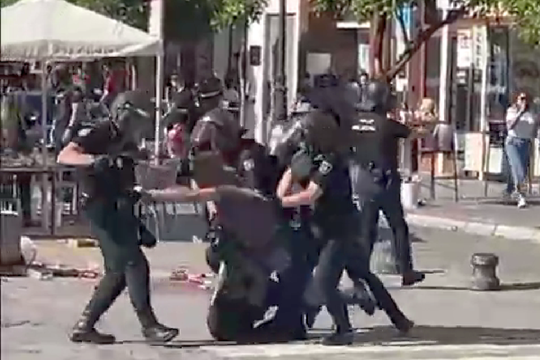 Suporterii Barcelonei s-au încăierat cu jandarmii, înaintea finalei Cupei Regelui
