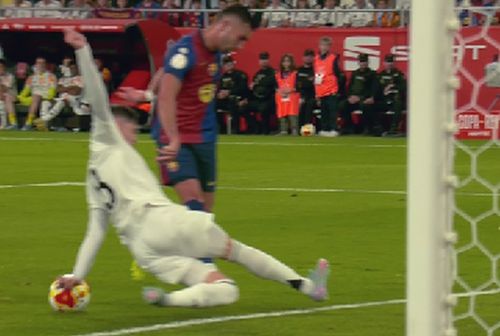 Perez Burull, fost arbitru în La Liga, a analizat prima fază controversată din Barcelona - Real Madrid, din finala Cupei Spaniei, când Valverde a atins mingea cu mâna în propriul careu.