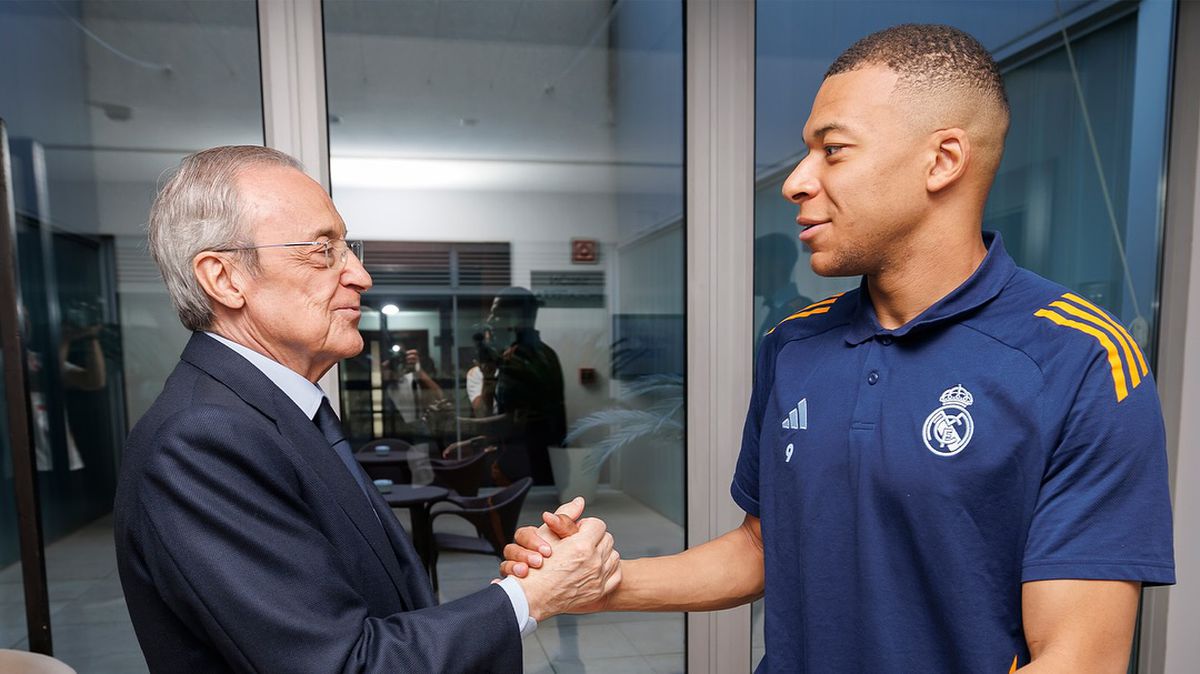 Florentino Perez este la Sevilla alături de jucătorii de la Real Madrid