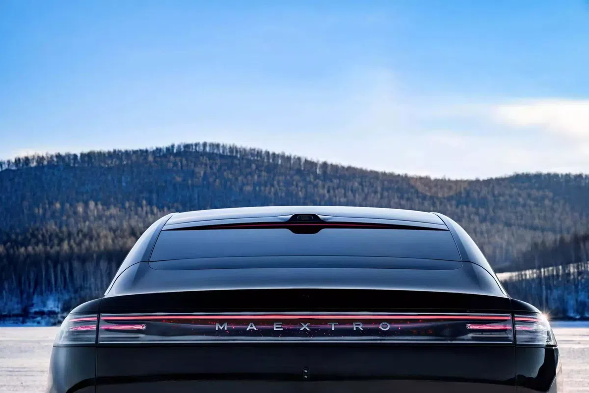 Mașina care seamănă izbitor cu Rolls-Royce și Mercedes » E mult mai ieftină decât cei doi giganți auto