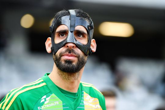 Giannis Anestis, portarul lui FC Botoșani, i-a scos peri albi lui Mihai Pintilii la meciul cu FCSB. Foto: Imago Images