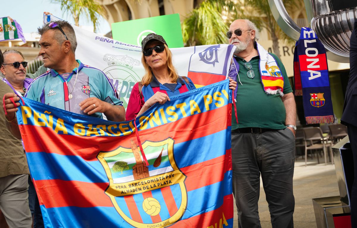 Fanii celor de la Barcelona au făcut show în Sevilla înaintea meciului cu Real Madrid