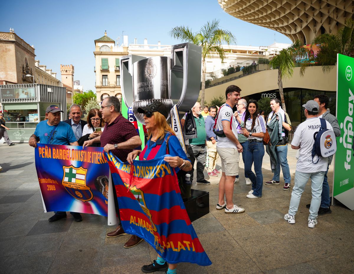 Fanii celor de la Barcelona au făcut show în Sevilla înaintea meciului cu Real Madrid