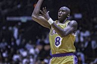 Echipamentul de debut al lui Kobe Bryant, vândut pentru o sumă uriașă!