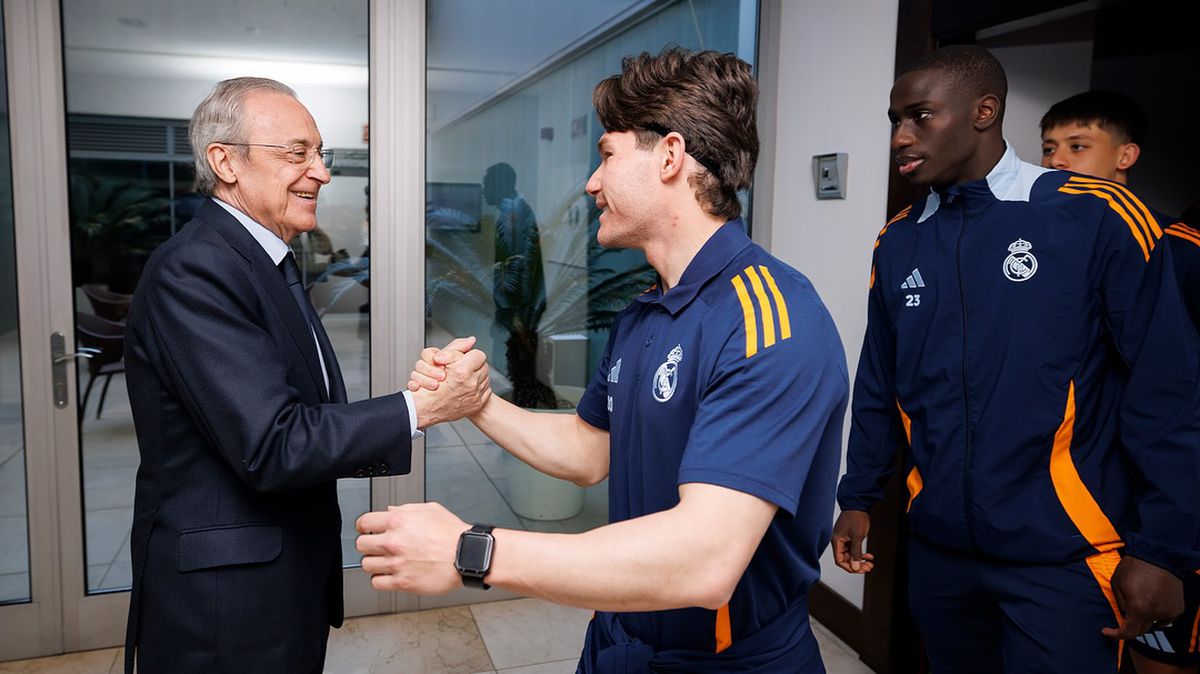 Florentino Perez este la Sevilla alături de jucătorii de la Real Madrid