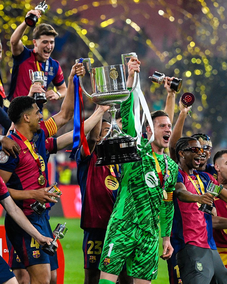 Acesta este momentul în care Barcelona ridică trofeul » Primele reacții din tabăra învingătoarei, după triumful epic din finala Cupei Regelui + Cadoul simbolic primit de fiecare jucător